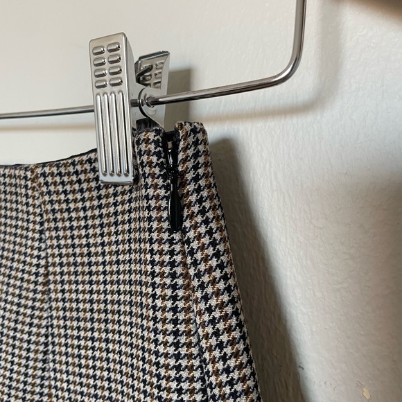 Babaton Houndstooth Mini Skirt - Picture 2 of 3
